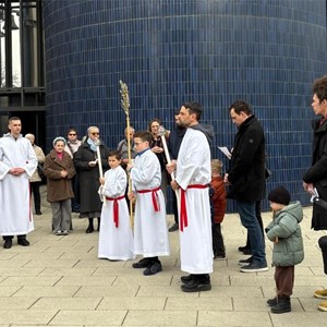 Križni put za obitelji na Cvjetnicu održan u Župi sv. Ivana apostola i evanđelista u Utrini